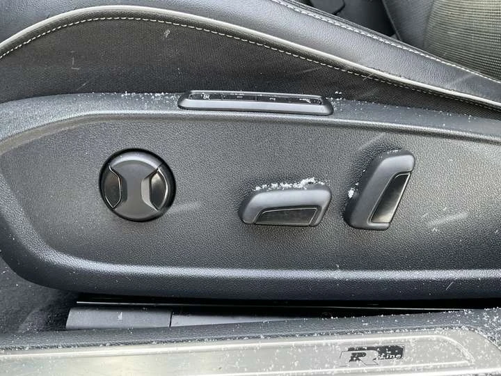 VW Arteon 4Motion SEL w/ R-Line - LTHR! NAV! BACK-UP CAM! BS, снимка 15 - Автомобили и джипове - 54340349