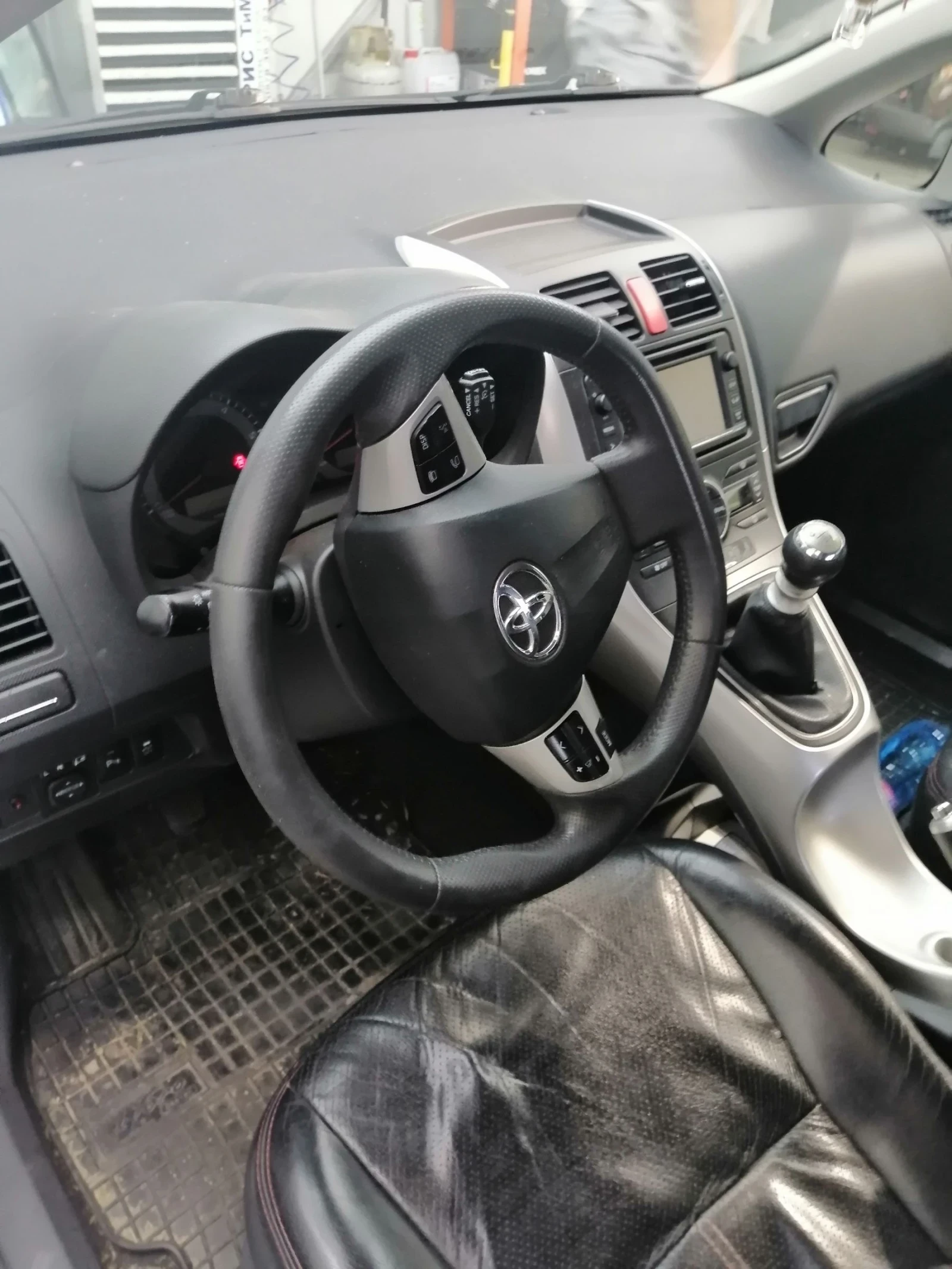 Toyota Auris  - изображение 10