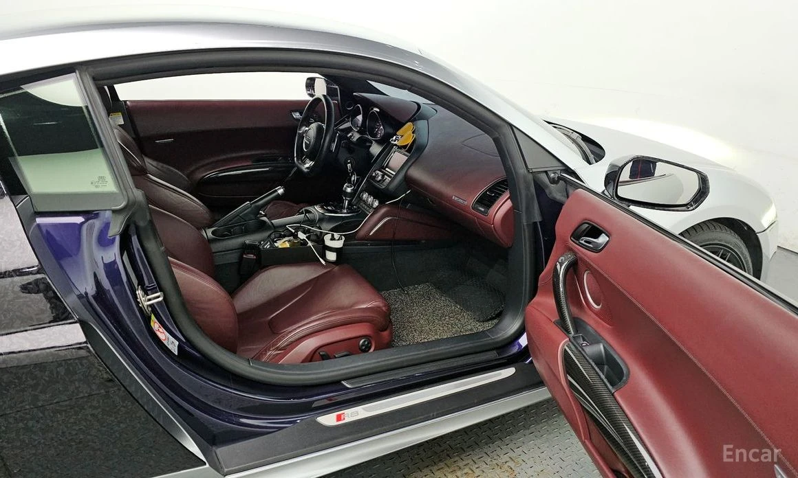 Audi R8 5.2 V10 COUPE* КОЖА* ПОДГРЕВ* , снимка 11 - Автомобили и джипове - 54169574