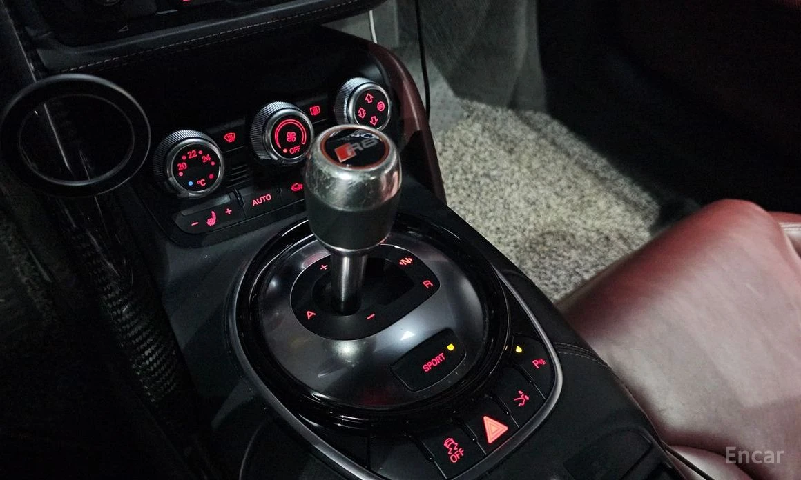 Audi R8 5.2 V10 COUPE* КОЖА* ПОДГРЕВ* , снимка 9 - Автомобили и джипове - 54169574