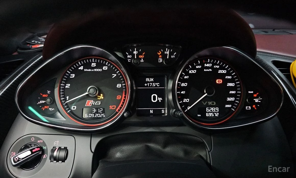 Audi R8 5.2 V10 COUPE* КОЖА* ПОДГРЕВ* , снимка 8 - Автомобили и джипове - 54169574