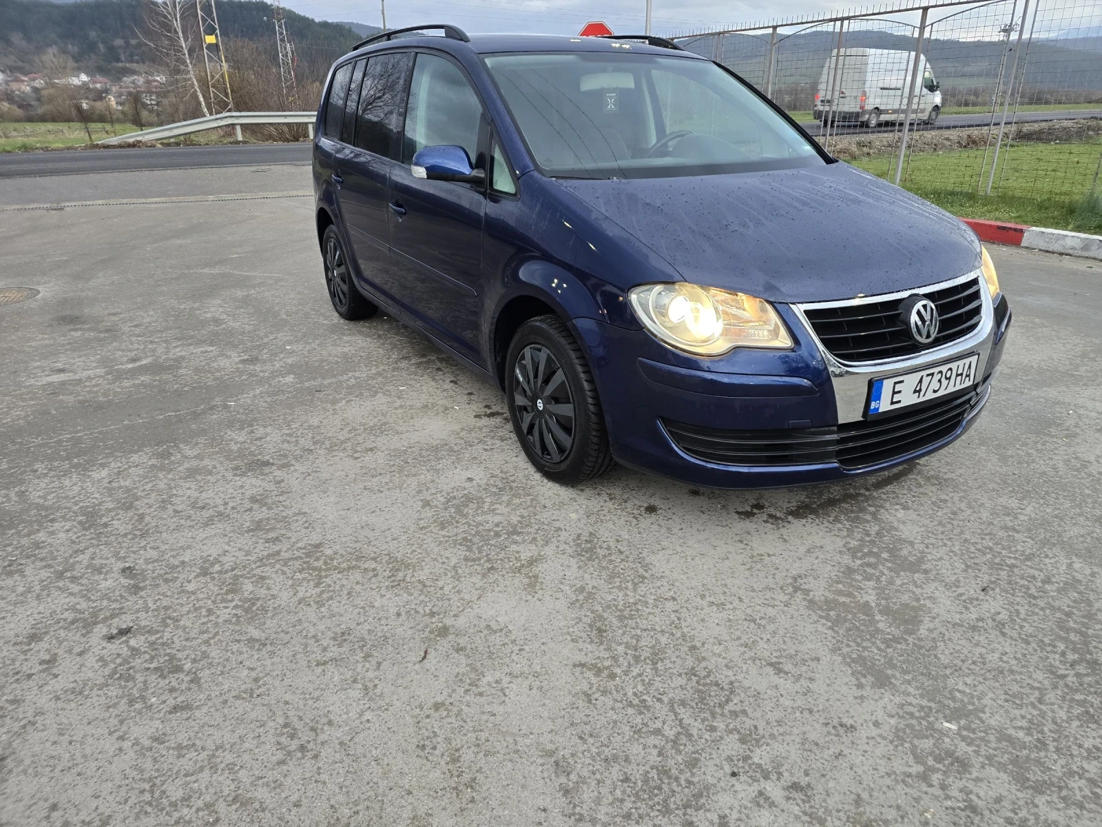 VW Touran 1.9 TDI 6 ск., снимка 3 - Автомобили и джипове - 54231379