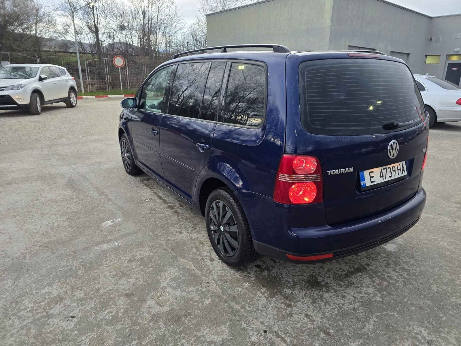VW Touran 1.9 TDI 6 ск., снимка 6 - Автомобили и джипове - 54231379