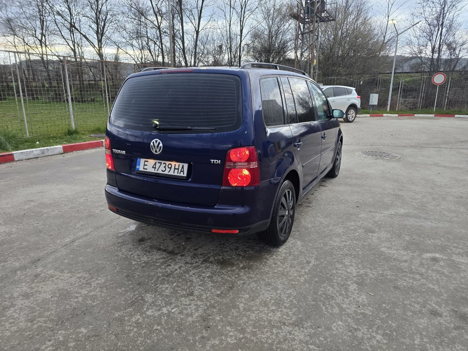 VW Touran 1.9 TDI 6 ск., снимка 4 - Автомобили и джипове - 54231379