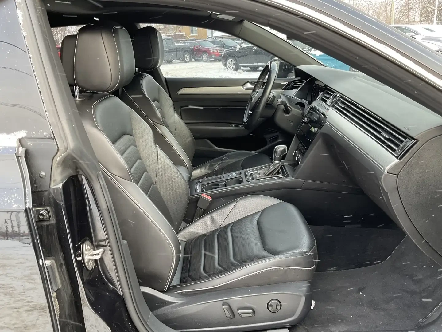 VW Arteon 4Motion SEL w/ R-Line - LTHR! NAV! BACK-UP CAM! BS, снимка 8 - Автомобили и джипове - 54340349