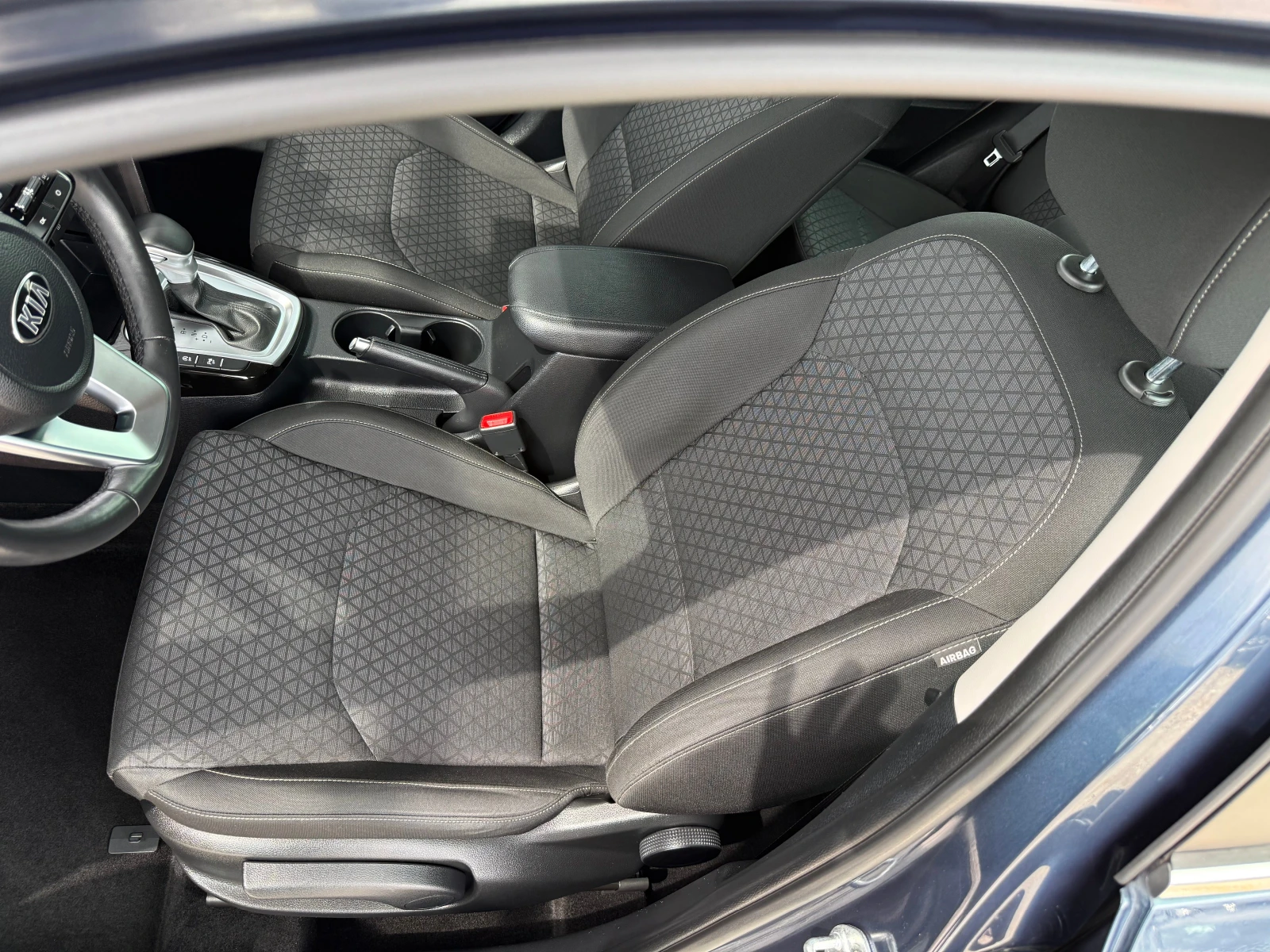 Kia Ceed 1.4 i, снимка 8 - Автомобили и джипове - 54484545