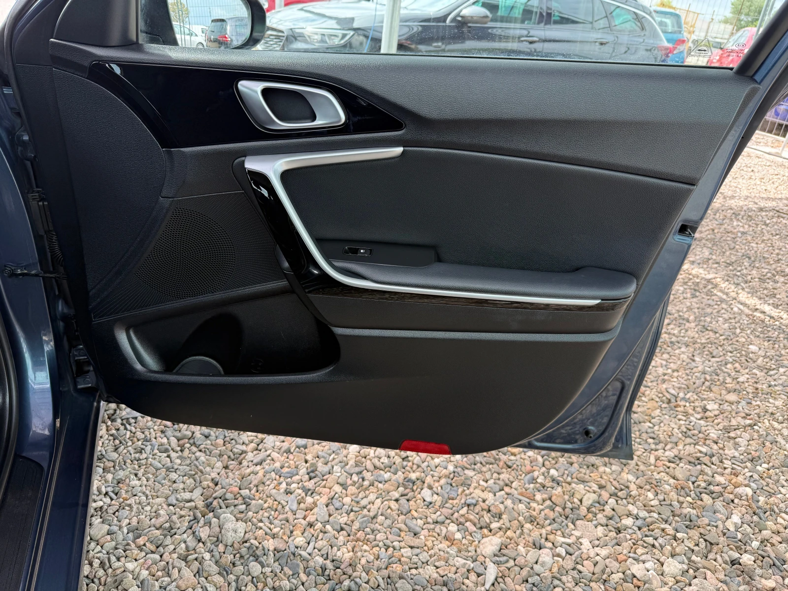 Kia Ceed 1.4 i, снимка 14 - Автомобили и джипове - 54484545