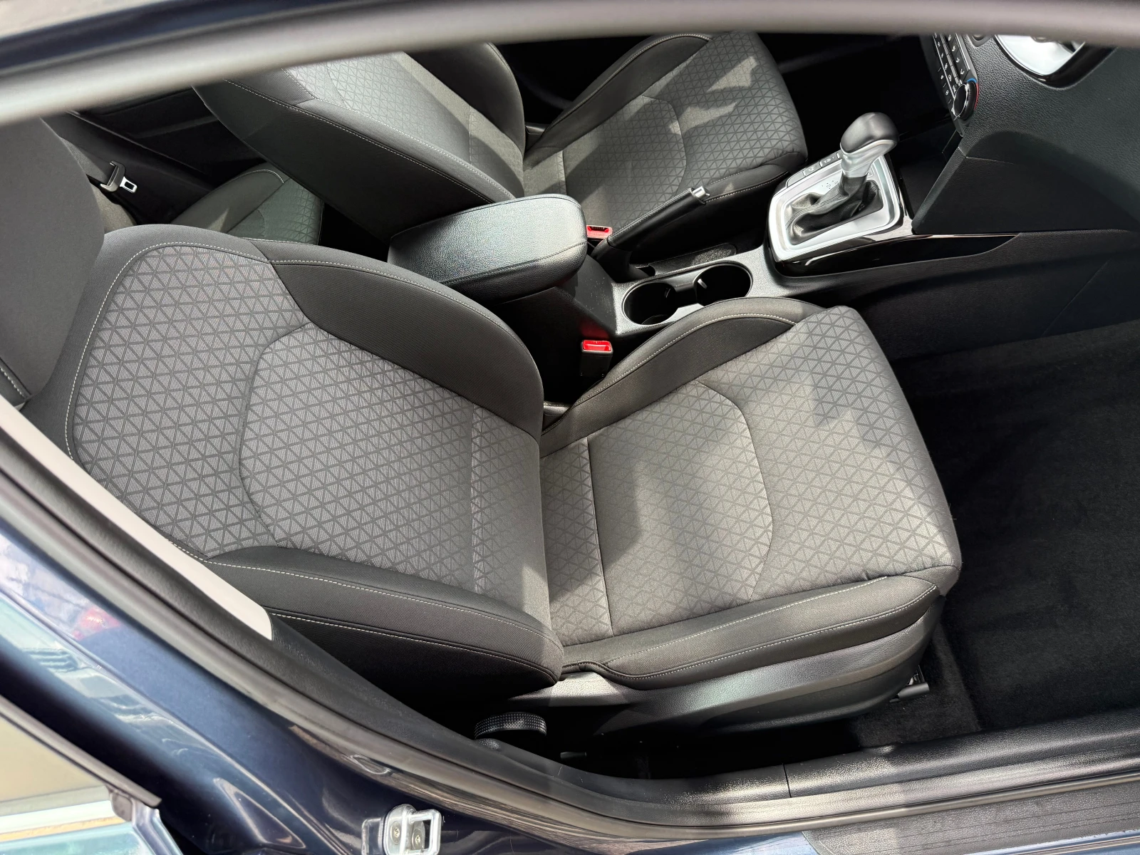 Kia Ceed 1.4 i, снимка 16 - Автомобили и джипове - 54484545