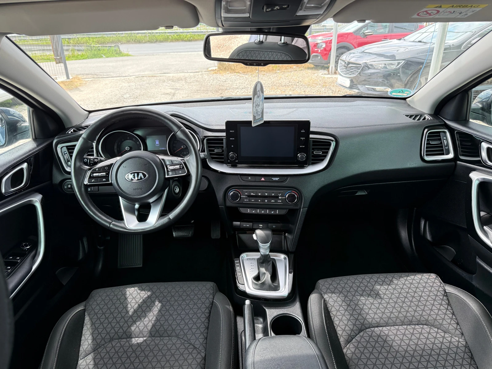 Kia Ceed 1.4 i, снимка 11 - Автомобили и джипове - 54484545