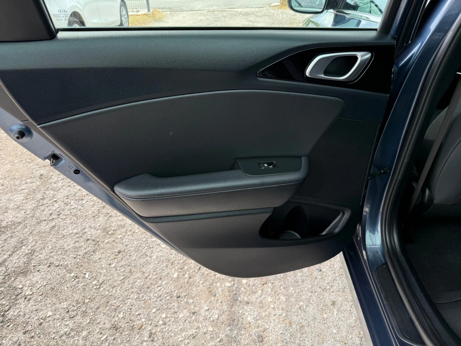 Kia Ceed 1.4 i, снимка 10 - Автомобили и джипове - 54484545