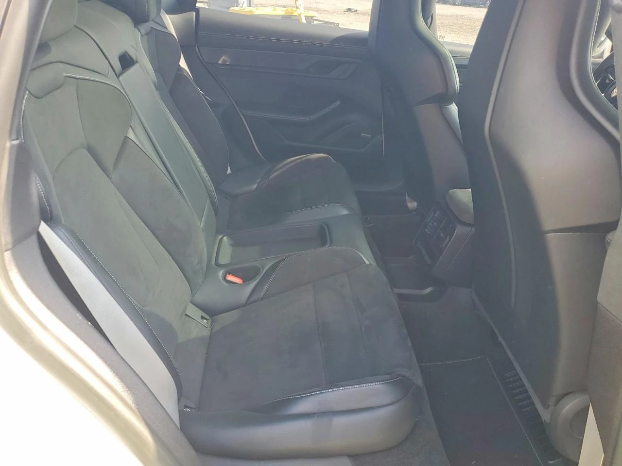 Porsche Taycan GTS, снимка 10 - Автомобили и джипове - 54624589
