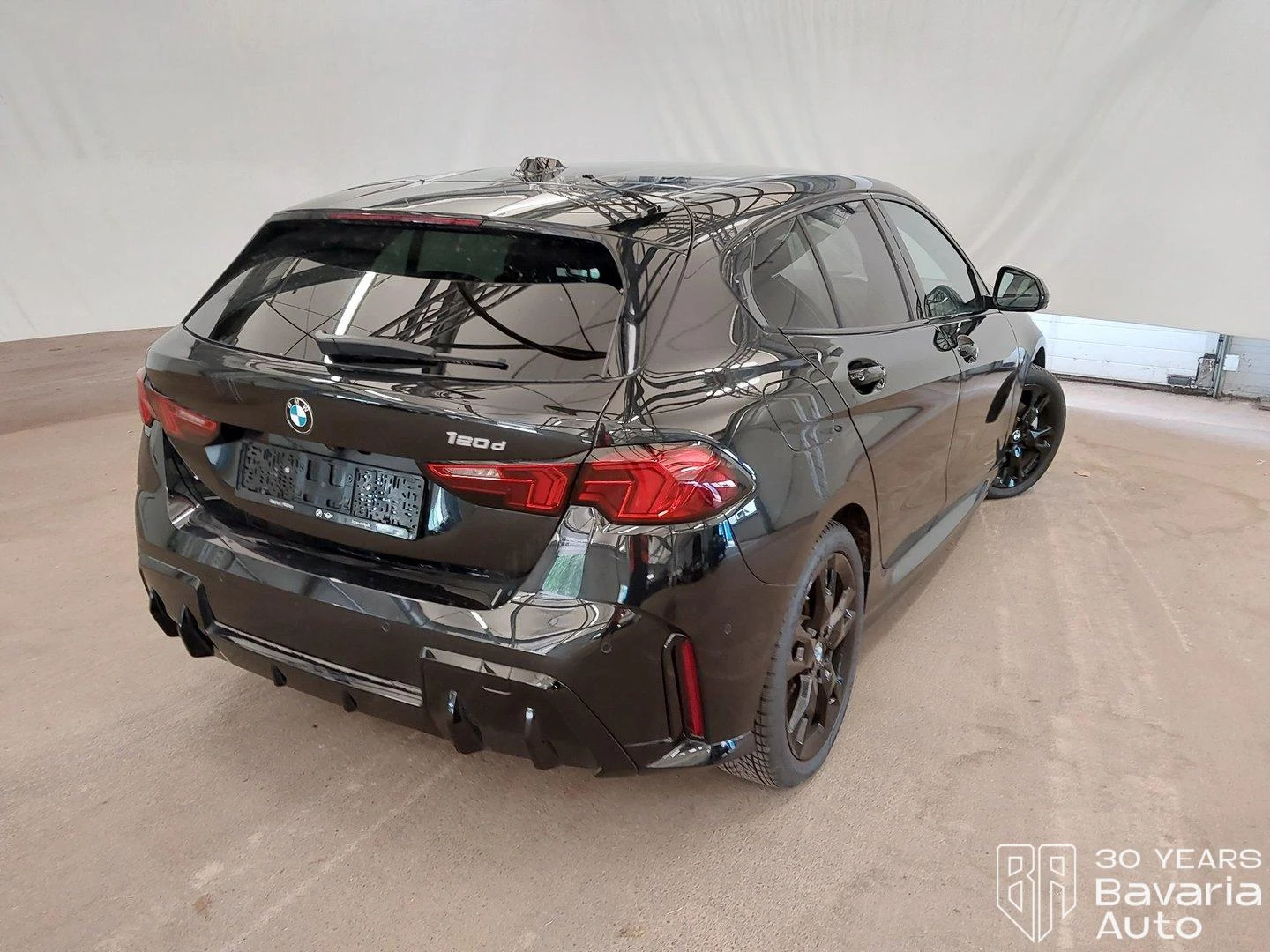 BMW 120 d M Spot Paket Steptronic, снимка 3 - Автомобили и джипове - 54970127