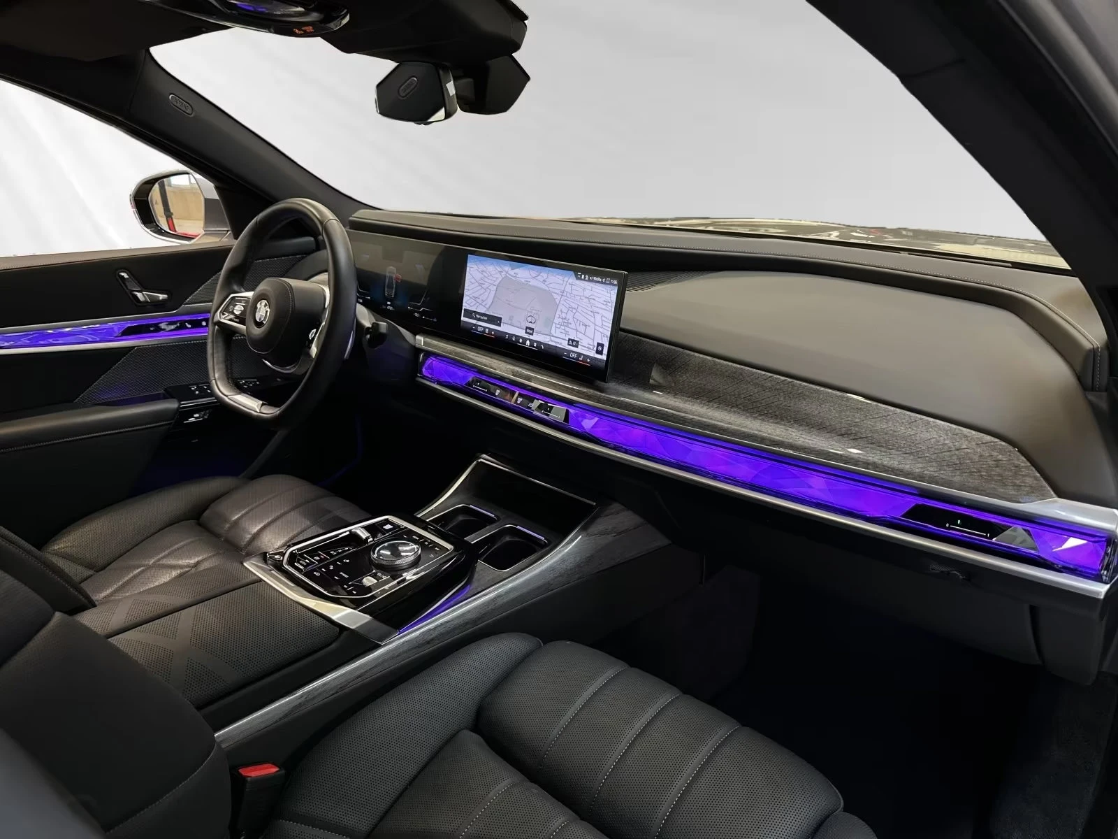 BMW 740 xDRIVE/299HP/M-SPORT/PANO/B&W/360/ACC/KLESS/767z, снимка 9 - Автомобили и джипове - 55664179