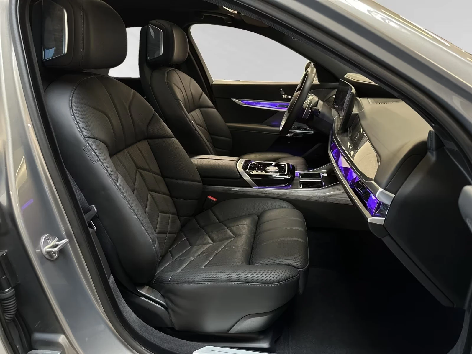 BMW 740 xDRIVE/299HP/M-SPORT/PANO/B&W/360/ACC/KLESS/767z, снимка 10 - Автомобили и джипове - 55664179