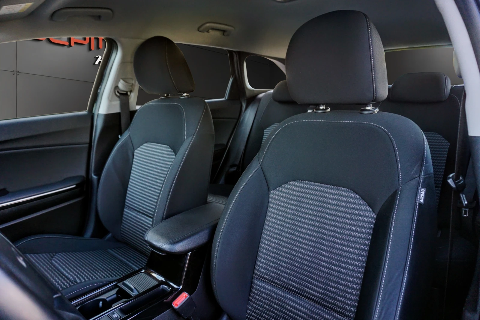 Kia Ceed SW 1.6 GDi Plug-In Hybrid Active DCT6, снимка 8 - Автомобили и джипове - 56199316