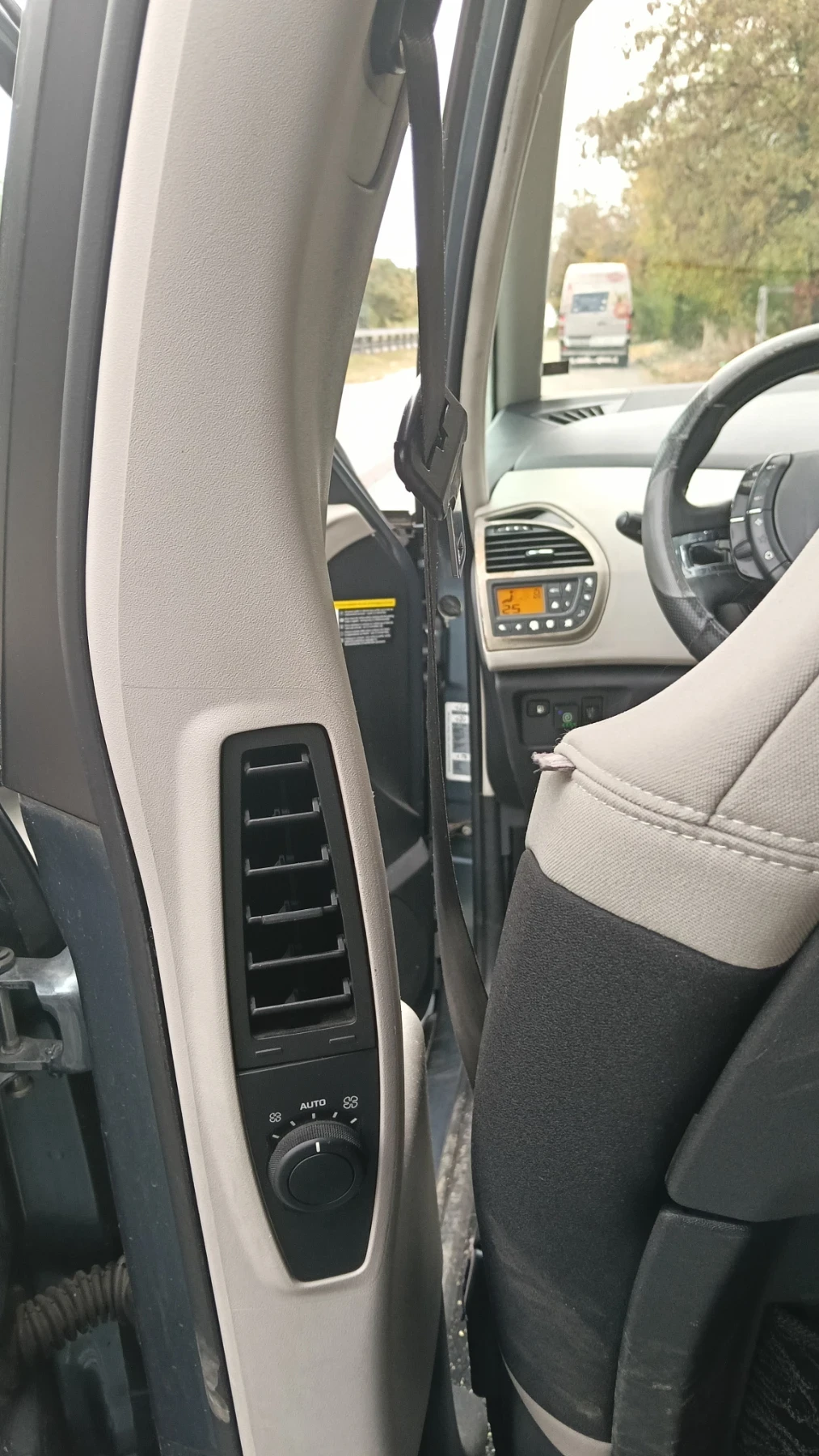 Citroen C4 Picasso, снимка 13 - Автомобили и джипове - 56502550