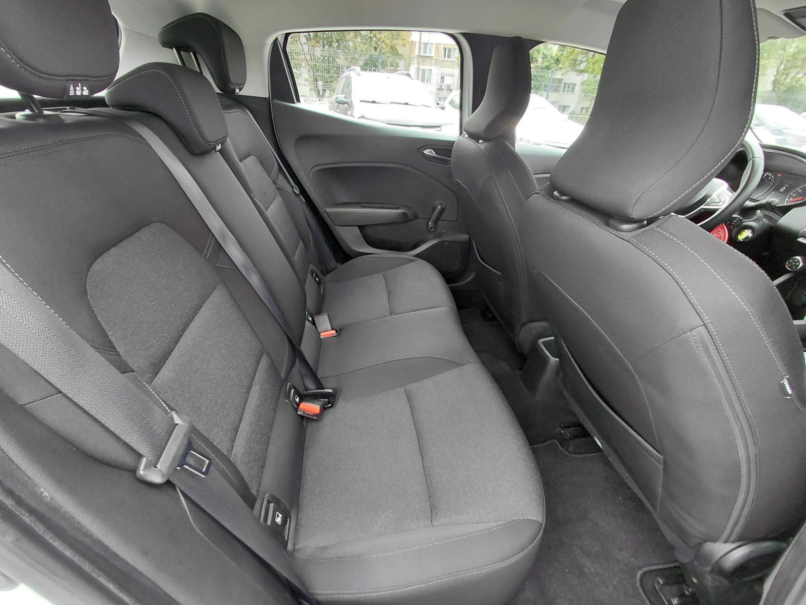 Renault Clio 1.0TCe /91k.c./6MT/Equilibre, снимка 14 - Автомобили и джипове - 56527687