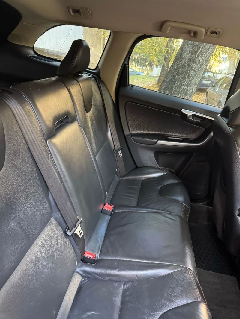 Volvo XC60 D5 AWD, снимка 8 - Автомобили и джипове - 53275039
