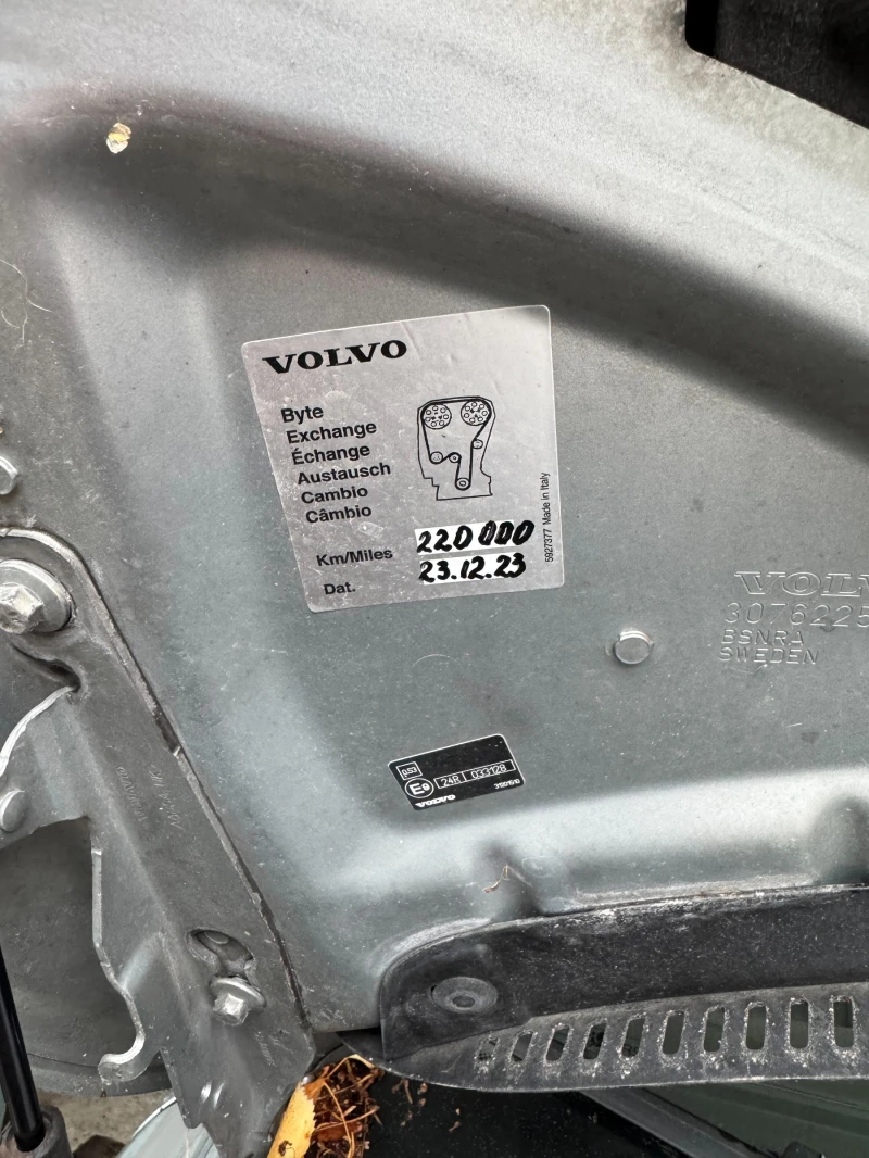 Volvo XC60 D5 AWD, снимка 3 - Автомобили и джипове - 53275039