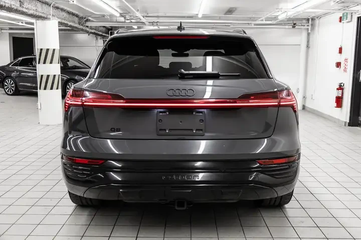 Audi Q8 BLACK COMPETITION/360 VIEW/DISTRONIC - изображение 6