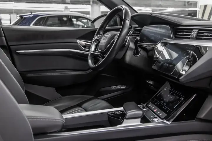 Audi Q8 BLACK COMPETITION/360 VIEW/DISTRONIC | Mobile.bg   16