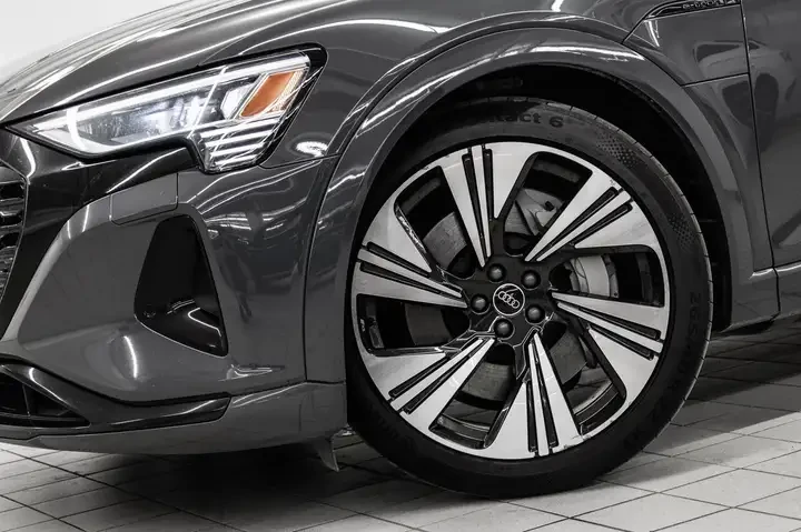 Audi Q8 BLACK COMPETITION/360 VIEW/DISTRONIC - изображение 4