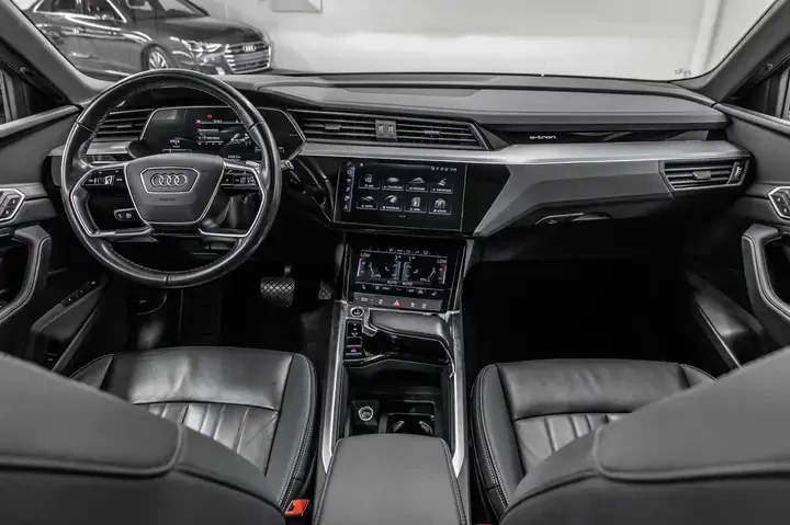 Audi Q8 BLACK COMPETITION/360 VIEW/DISTRONIC | Mobile.bg   11
