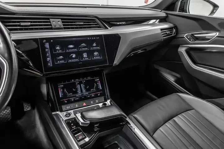 Audi Q8 BLACK COMPETITION/360 VIEW/DISTRONIC | Mobile.bg   14