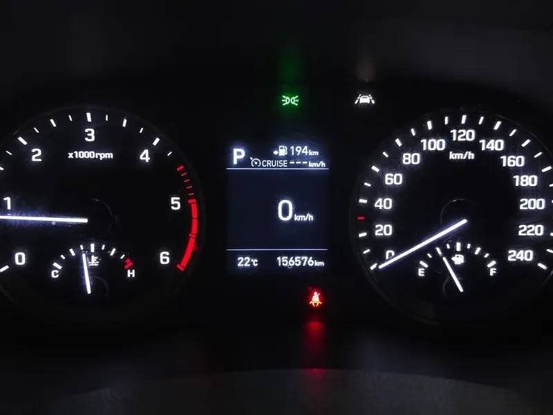 Hyundai Tucson DIESEL 1.6 2WD PREMIUM, снимка 8 - Автомобили и джипове - 55263722