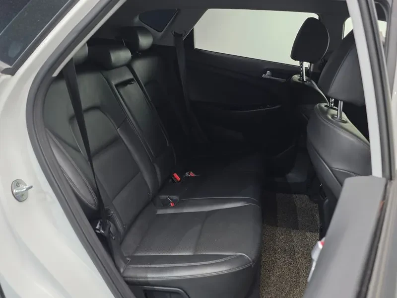 Hyundai Tucson DIESEL 1.6 2WD PREMIUM, снимка 11 - Автомобили и джипове - 55263722