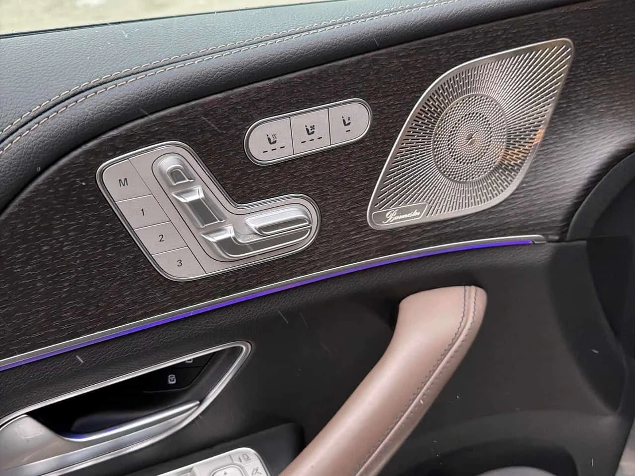 Mercedes-Benz GLE 53 4MATIC | DISTRONIC| ОБДУХВАНЕ| 360| HUD| PANO| 2 КЛЮЧА, снимка 11 - Автомобили и джипове - 53898071