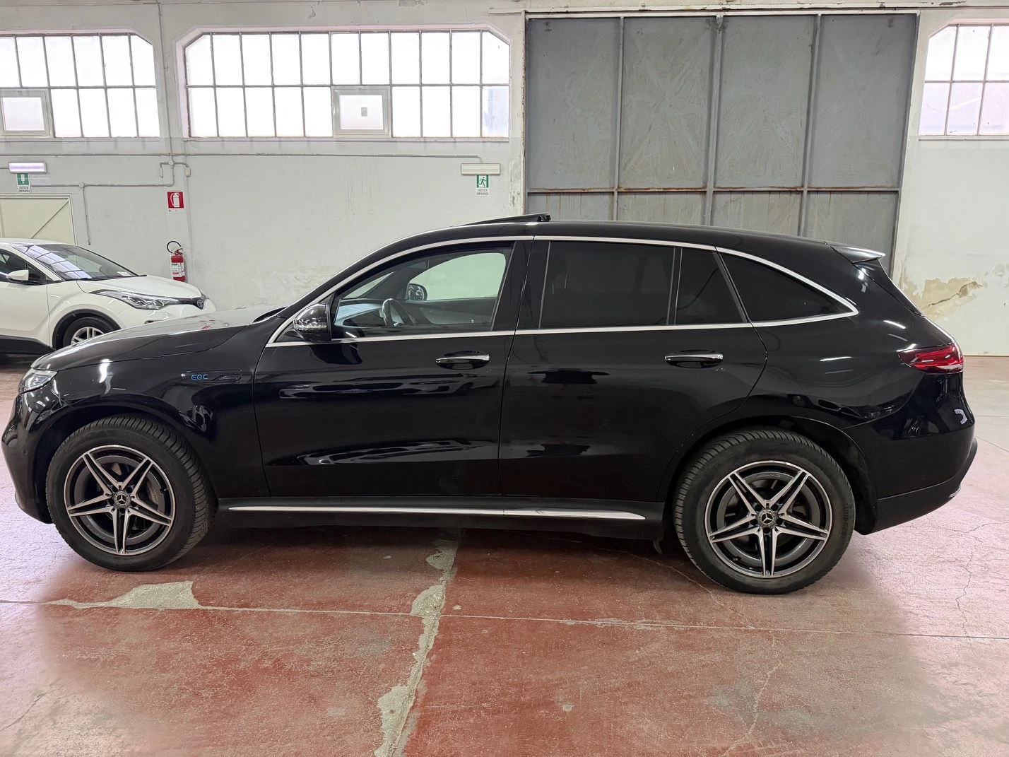 Mercedes-Benz EQC 400 AMG Line - 4-Matic, снимка 4 - Автомобили и джипове - 54329226