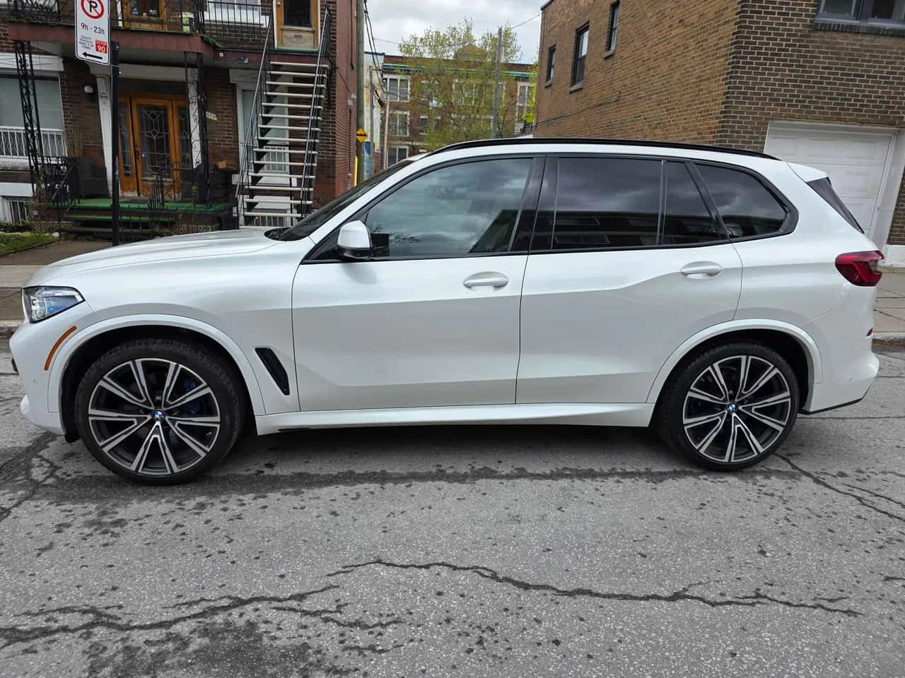 BMW X5 xDrive40i M SPORT/LASER/360/PANO/DIS/ОБДУХВАНЕ, снимка 3 - Автомобили и джипове - 54616134