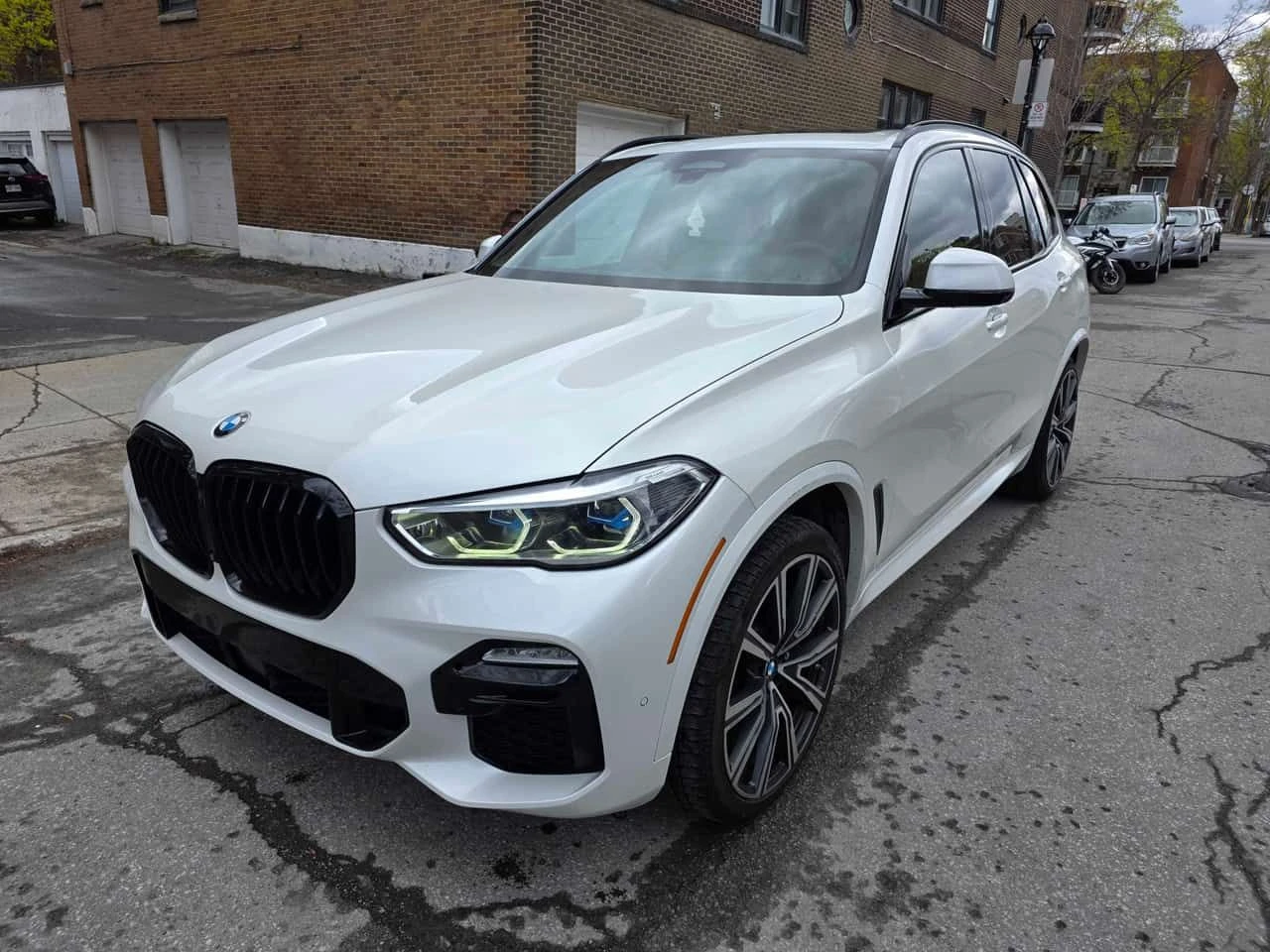 BMW X5 xDrive40i M SPORT/LASER/360/PANO/DIS/ОБДУХВАНЕ