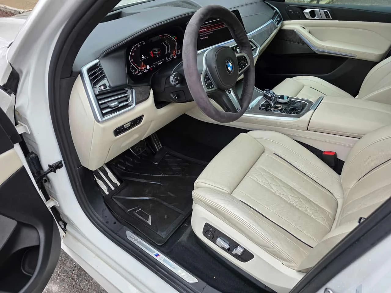 BMW X5 xDrive40i M SPORT/LASER/360/PANO/DIS/ОБДУХВАНЕ, снимка 7 - Автомобили и джипове - 54616134