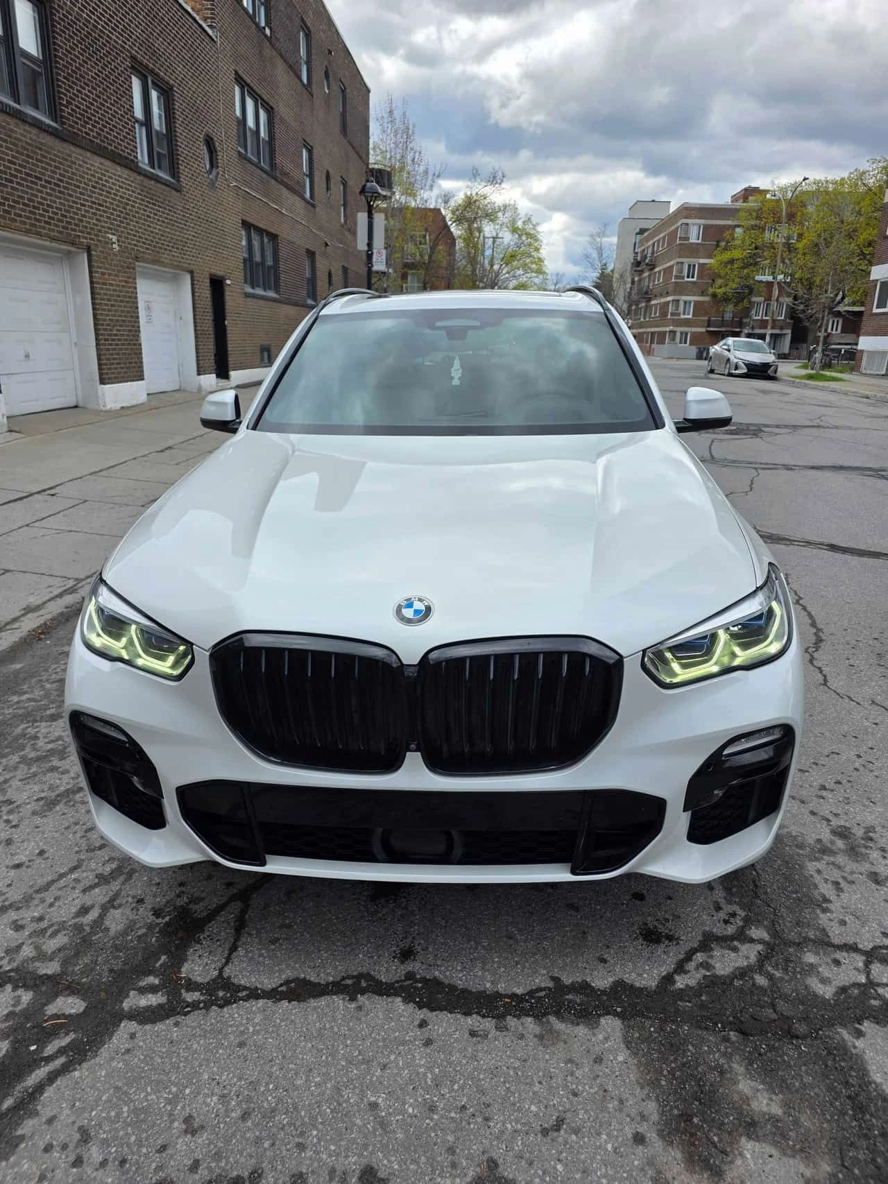 BMW X5 xDrive40i M SPORT/LASER/360/PANO/DIS/ОБДУХВАНЕ, снимка 2 - Автомобили и джипове - 54616134