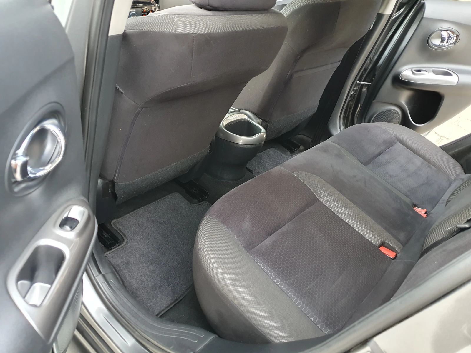 Nissan Juke 1.6i БЕНЗИН/ГАЗ, снимка 15 - Автомобили и джипове - 55333304