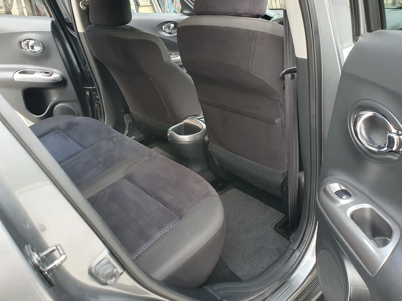Nissan Juke 1.6i БЕНЗИН/ГАЗ, снимка 14 - Автомобили и джипове - 55333304