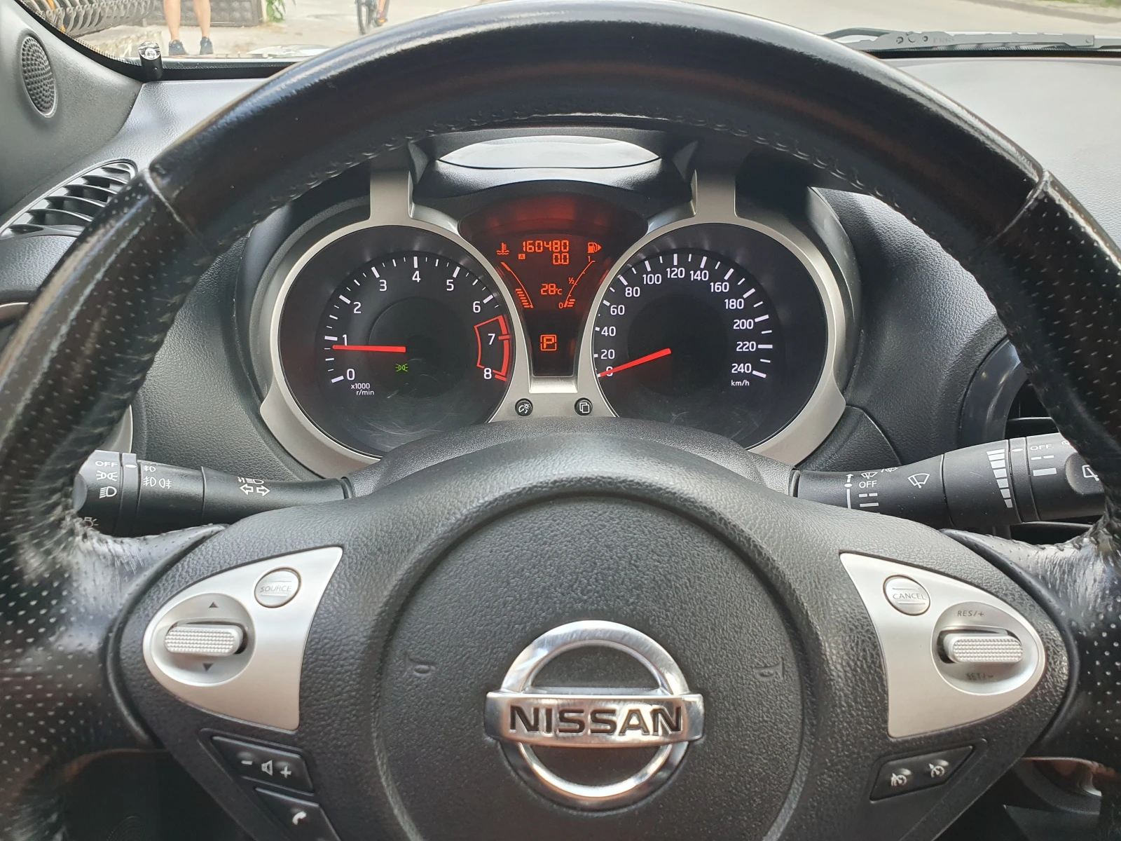 Nissan Juke 1.6i БЕНЗИН/ГАЗ, снимка 11 - Автомобили и джипове - 55333304