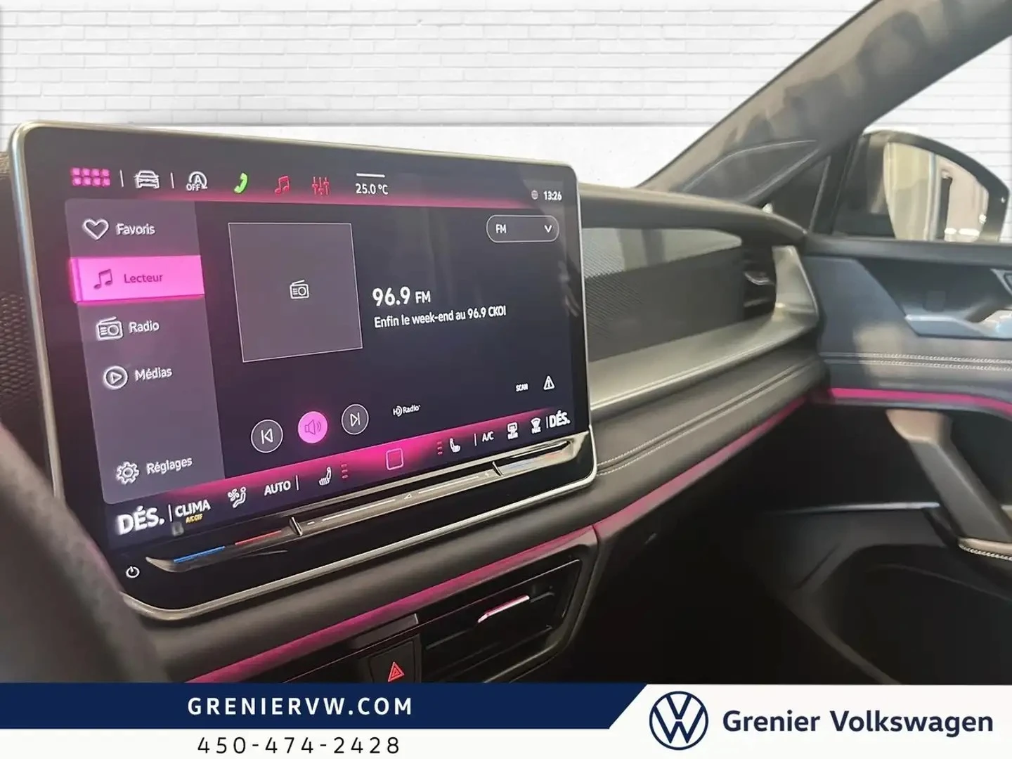 VW Tiguan R Line Black Edition ЦЕНА ДО БЪЛГАРИЯ АВТОКРЕДИТ, снимка 14 - Автомобили и джипове - 55615732