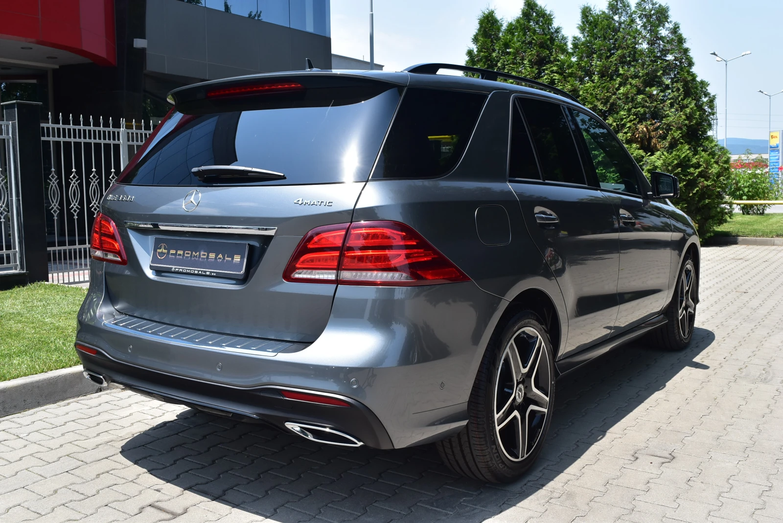 Mercedes-Benz GLE 350 d 4M SUV AMG* Air* NightPack* Navi* , снимка 4 - Автомобили и джипове - 56292697