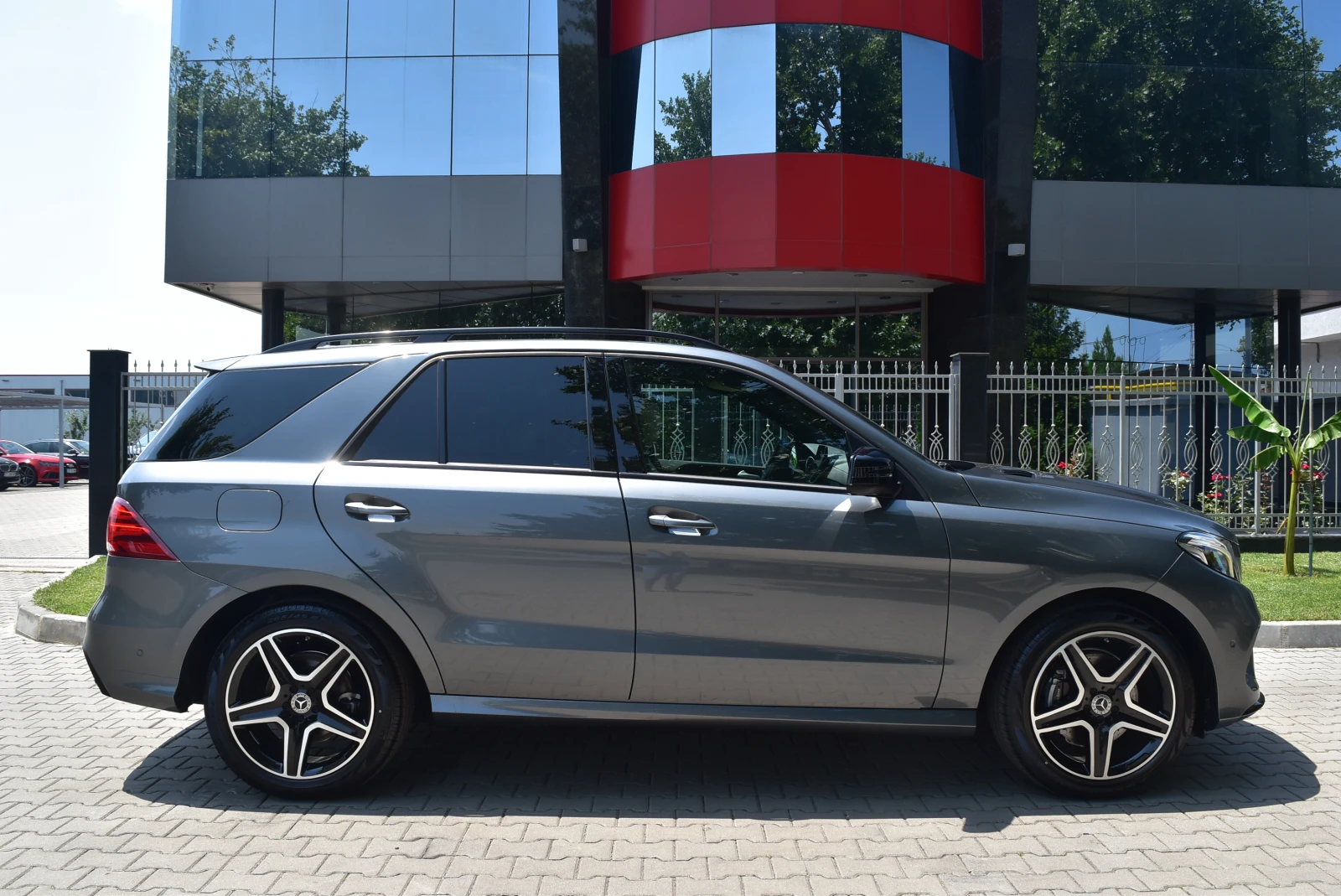 Mercedes-Benz GLE 350 d 4M SUV AMG* Air* NightPack* Navi* , снимка 6 - Автомобили и джипове - 56292697