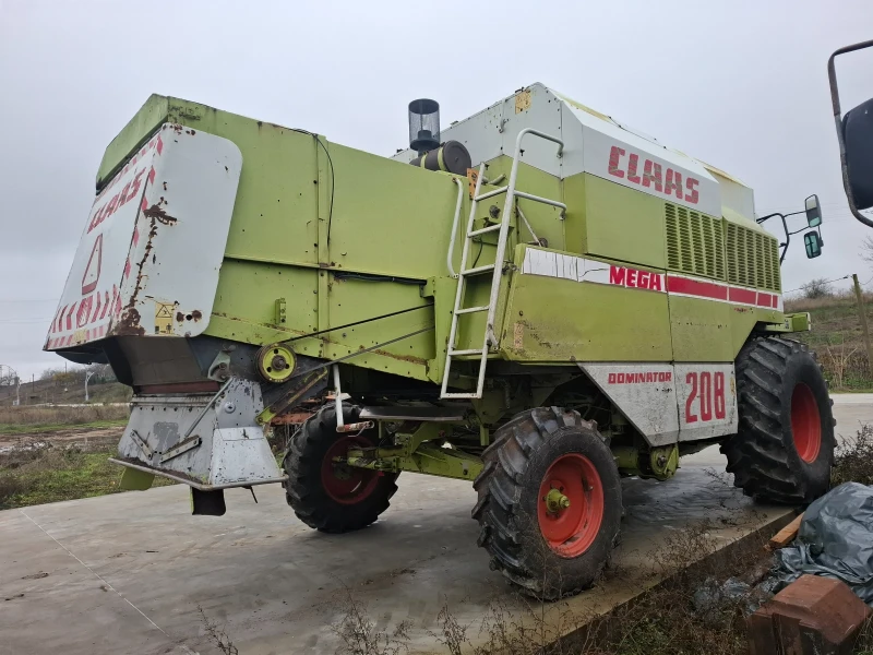 Комбайн Claas Mega 208, снимка 3 - Селскостопанска техника - 53474192