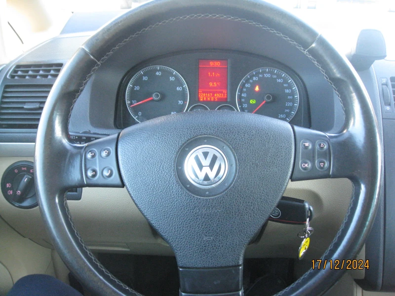 VW Touran 2.0 TSI, снимка 6 - Автомобили и джипове - 48376168