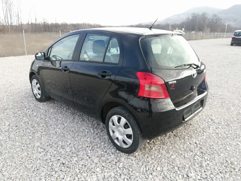 Toyota Yaris 1.0i kli italia, снимка 4 - Автомобили и джипове - 48975794