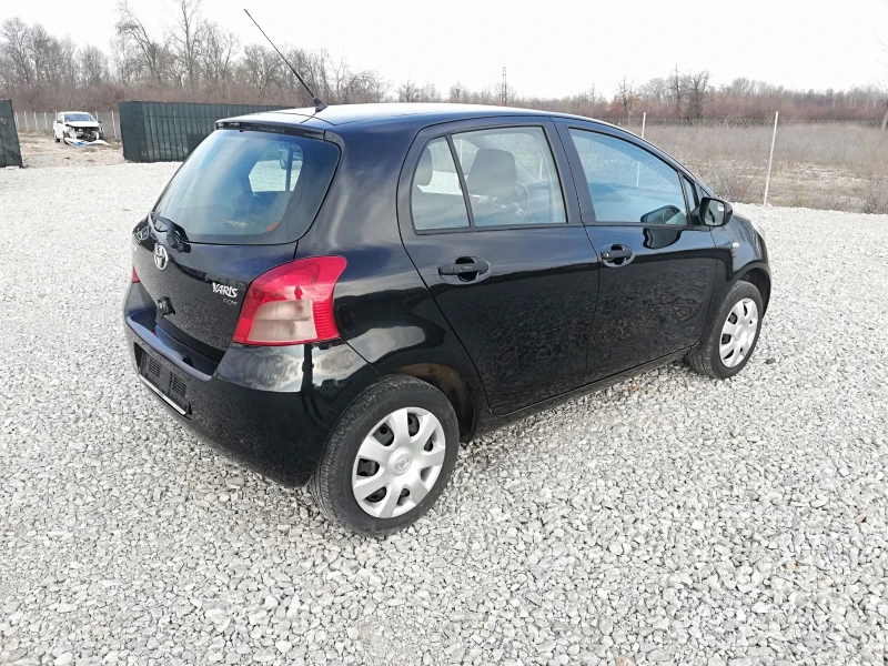 Toyota Yaris 1.0i kli italia, снимка 6 - Автомобили и джипове - 48975794