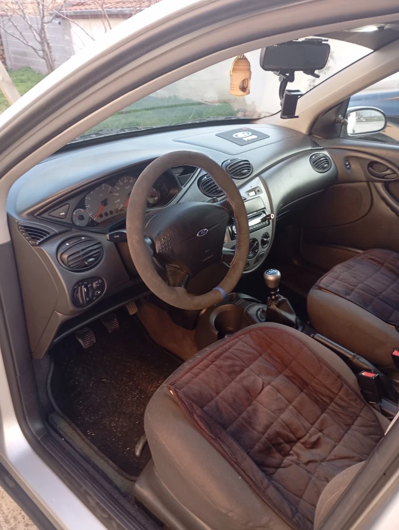 Ford Focus 1.8, снимка 6 - Автомобили и джипове - 49010582