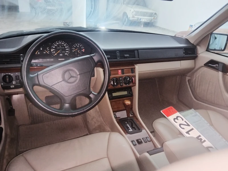 Mercedes-Benz 124 Е280 Уникат, снимка 8 - Автомобили и джипове - 52733421