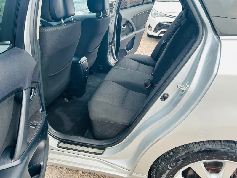 Toyota Avensis 2.2d-4d 150k.s., снимка 12 - Автомобили и джипове - 51278844