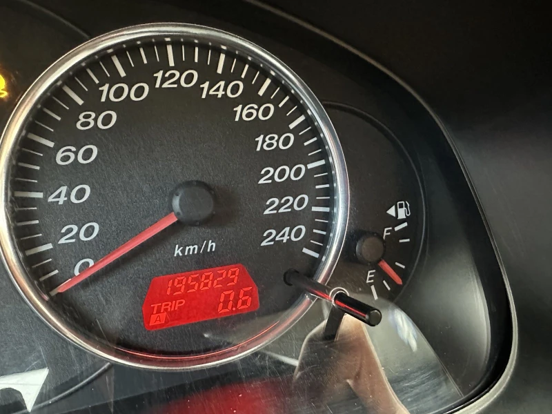 Mazda 6 2.0 / 121 к.с. / Климатроник / Печка / Парктроник, снимка 13 - Автомобили и джипове - 52427173